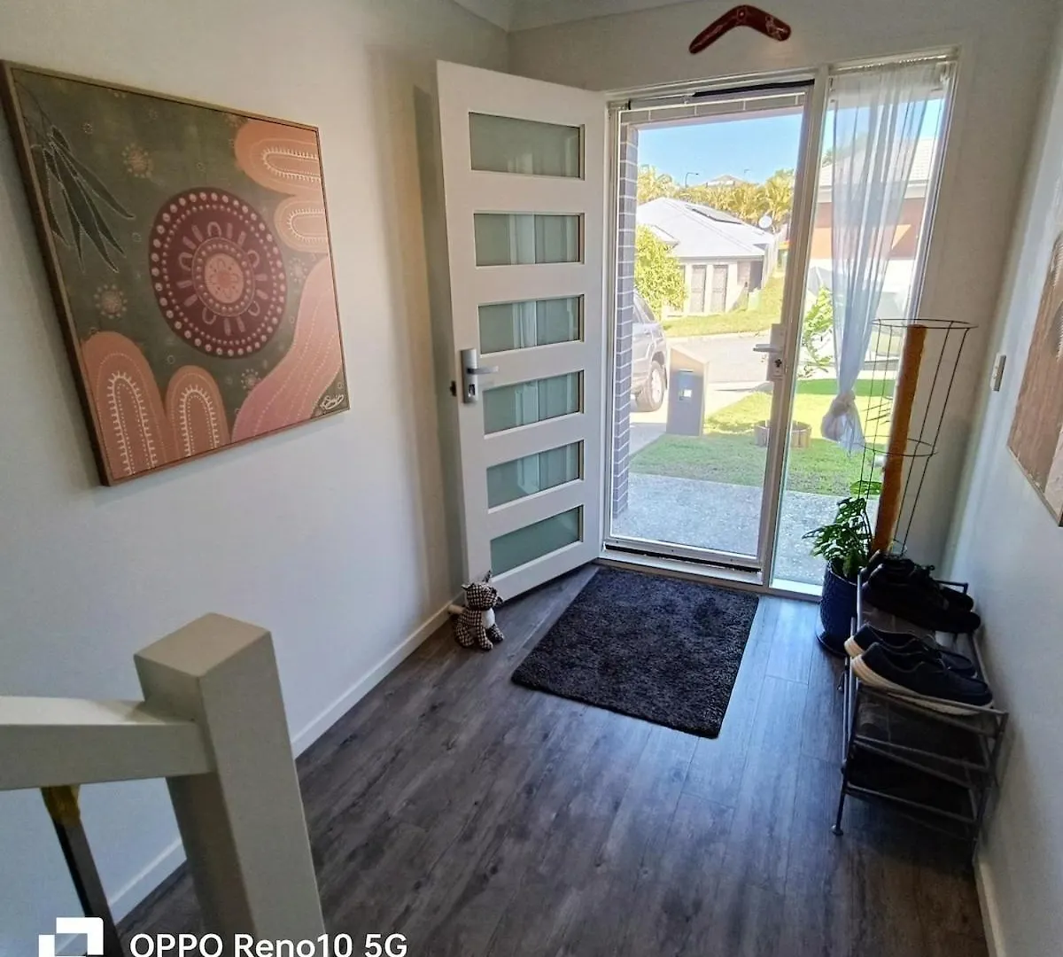Homestay Deluxe Queen Room Holmview