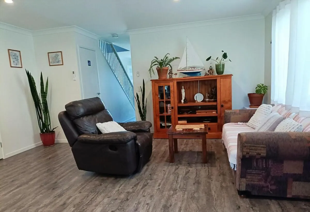 Deluxe Queen Room Holmview