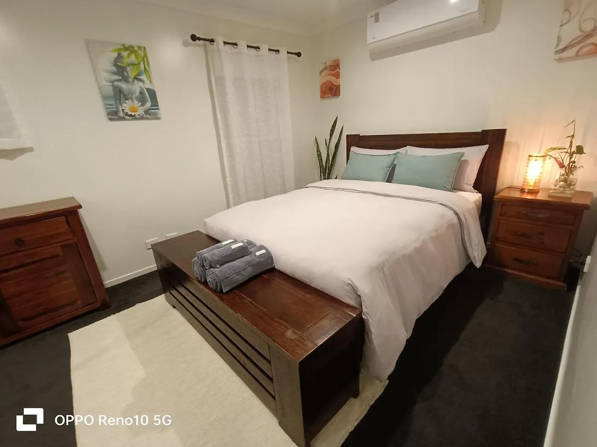 Homestay Deluxe Queen Room Holmview