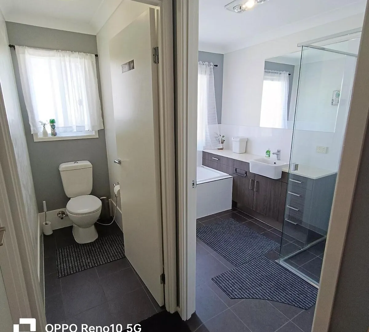 Deluxe Queen Room Holmview Australia